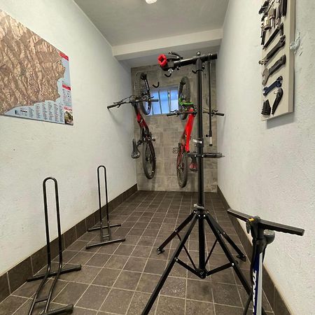 Biker'S Blue Cove Apartment ฟีนาเลลีกูเร ภายนอก รูปภาพ