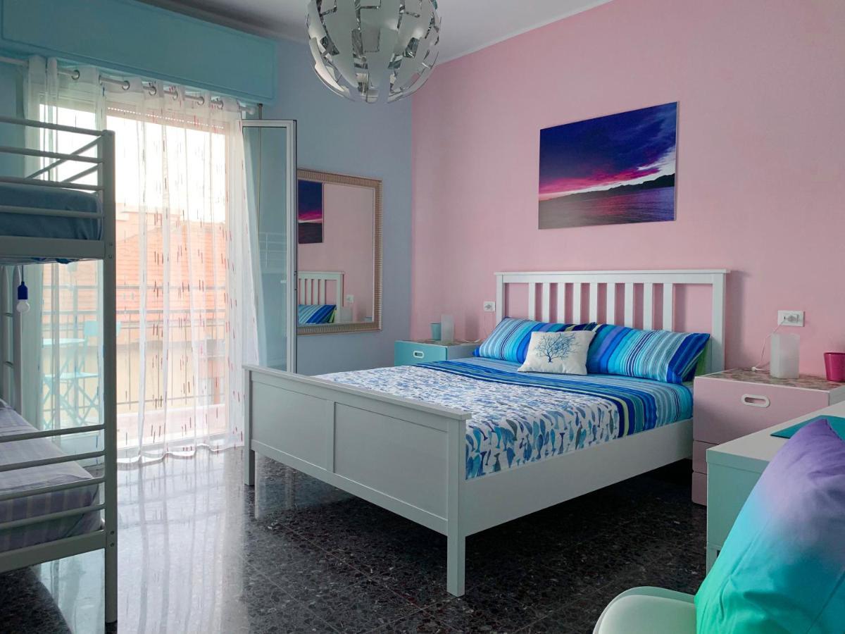 Biker'S Blue Cove Apartment ฟีนาเลลีกูเร ภายนอก รูปภาพ